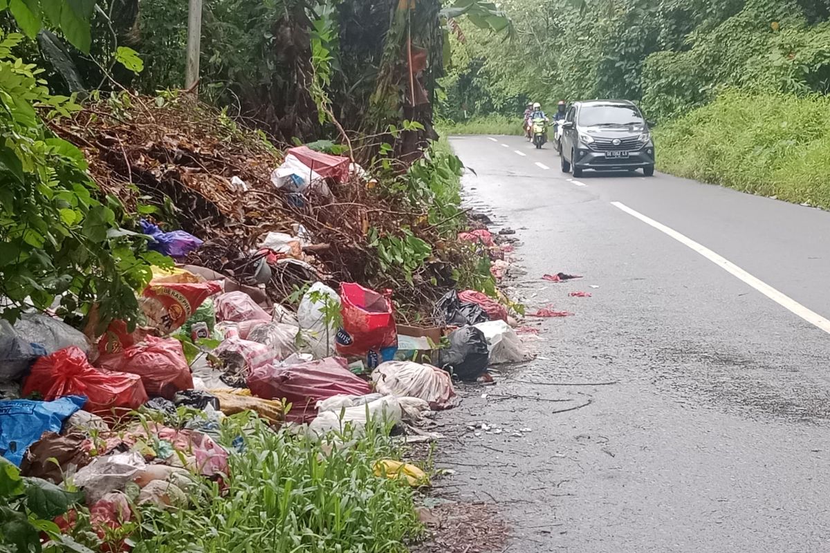 Resahkan masyarakat, DPRD Ambon minta pemkot atasi TPS liar di kawasan Hunuth