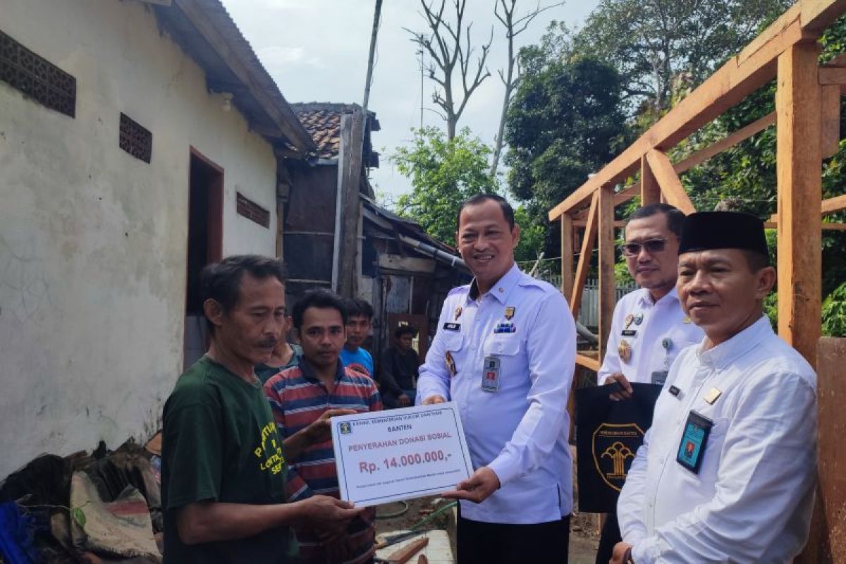Kemenkumham Banten bantu pembangunan rumah tak layak huni warga Lontar Baru
