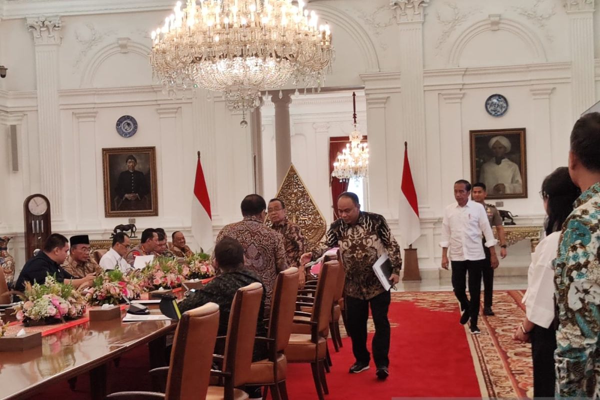 Joko Widodo pimpin rapat terbatas bahas kesiapan PON XXI Aceh-Sumut