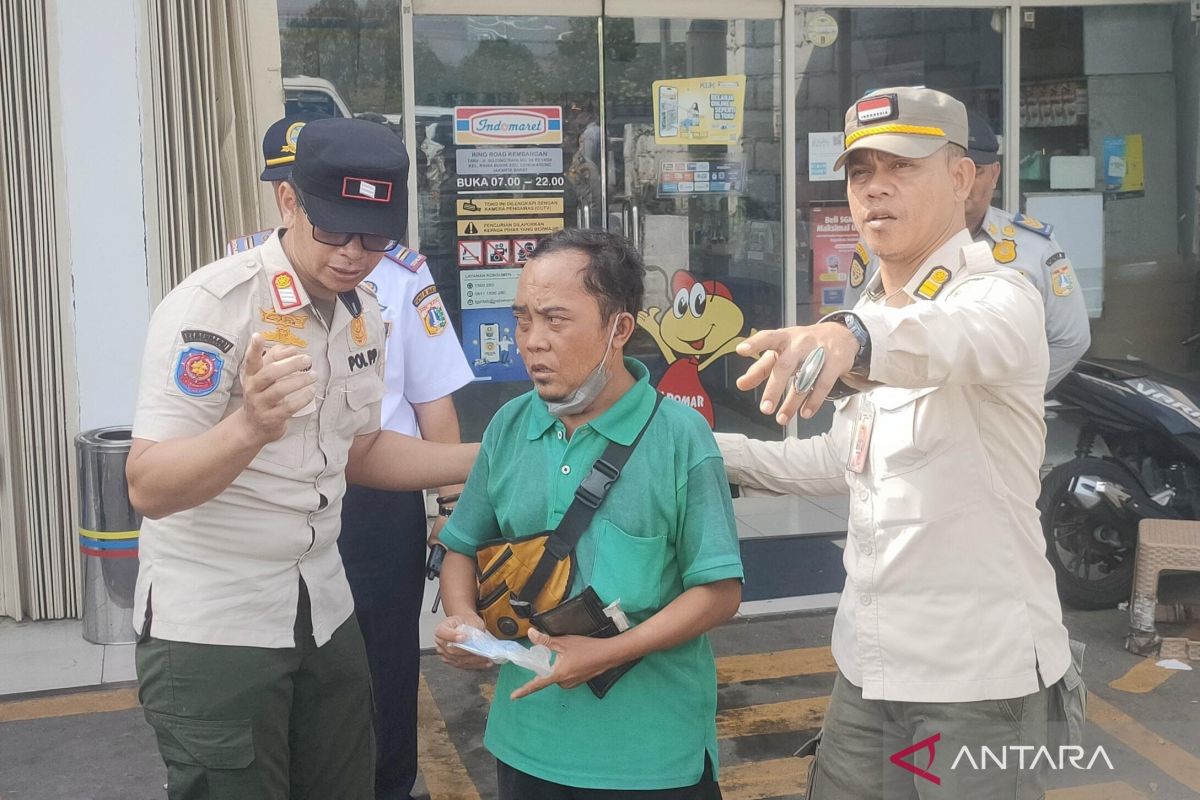 Perhubungan Jakbar sanksi peringatan kepada 11 jukir liar di Kembangan