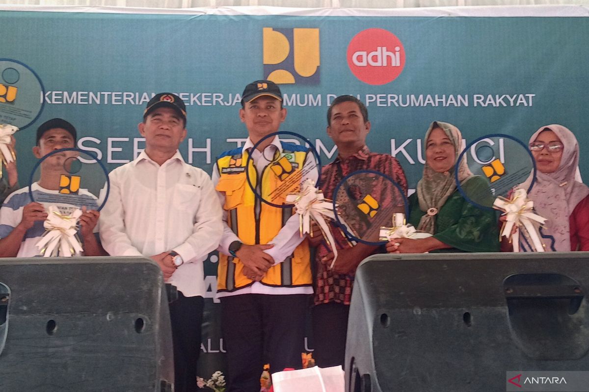 Menko PMK serahkan kunci hunian tetap untuk warga terdampak gempa Palu