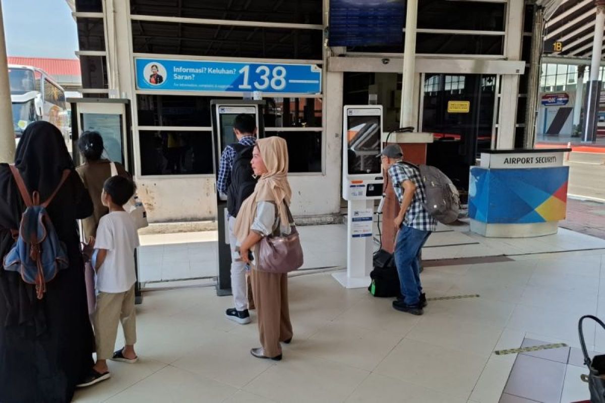 Cegah penumpukan, layanan transportasi di Bandara Soetta dipindah