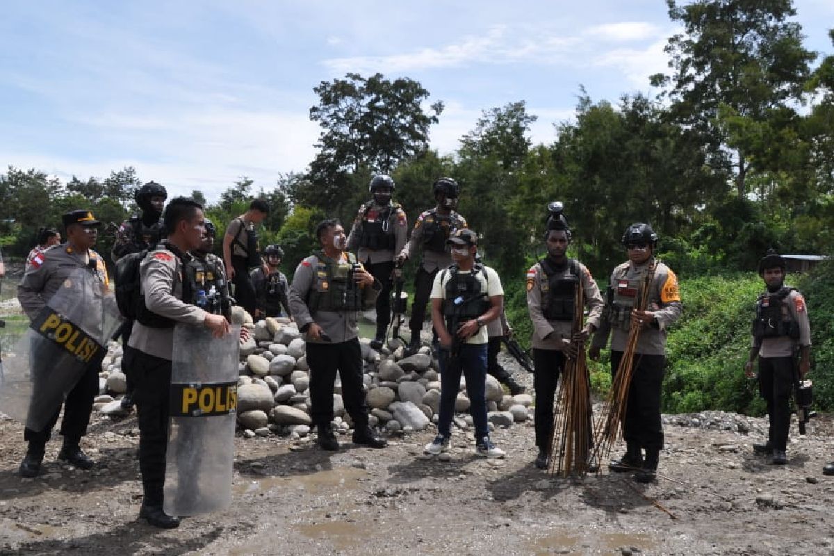 Polisi Jayawijaya berupaya damaikan dua kelompok bertikai di Wouma