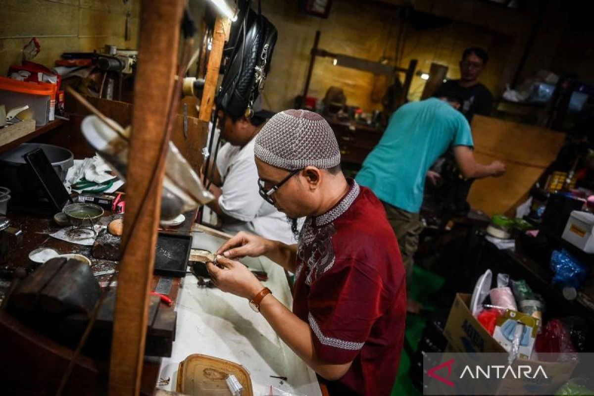 Turun Rp2.000, emas Antam jadi Rp1.342.000 per gram