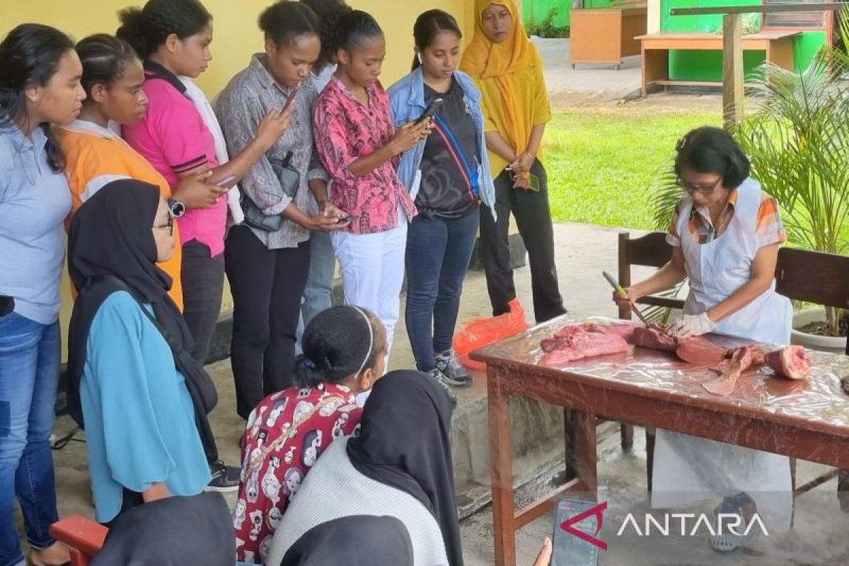 Disnak Manokwari gandeng perguruan tinggi awasi kesehatan hewan kurban