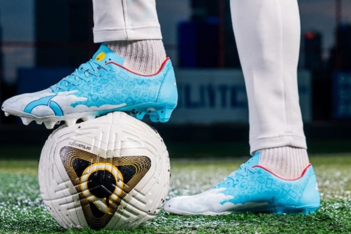 Ortuseight ajak pesepak bola nostalgia lewat sepatu bernuansa Doraemon