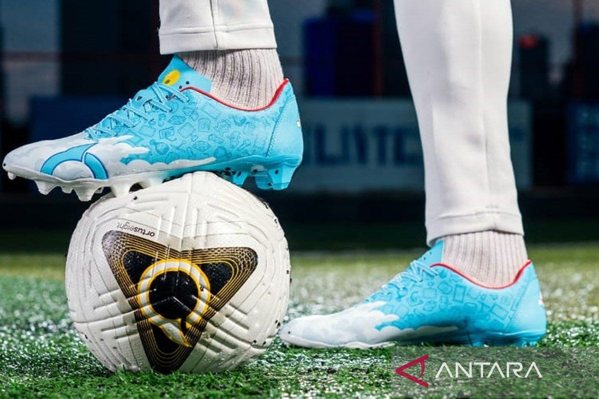 Ortuseight ajak pesepak bola nostalgia lewat sepatu bernuansa Doraemon