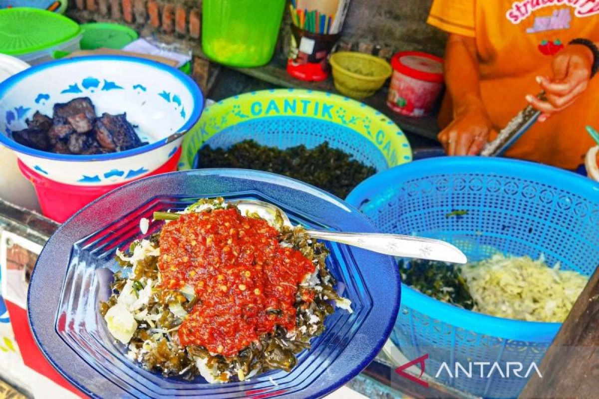 Urap-urap lumut legendaris Wak Lek, rasakan sayur dan rempah pilihan