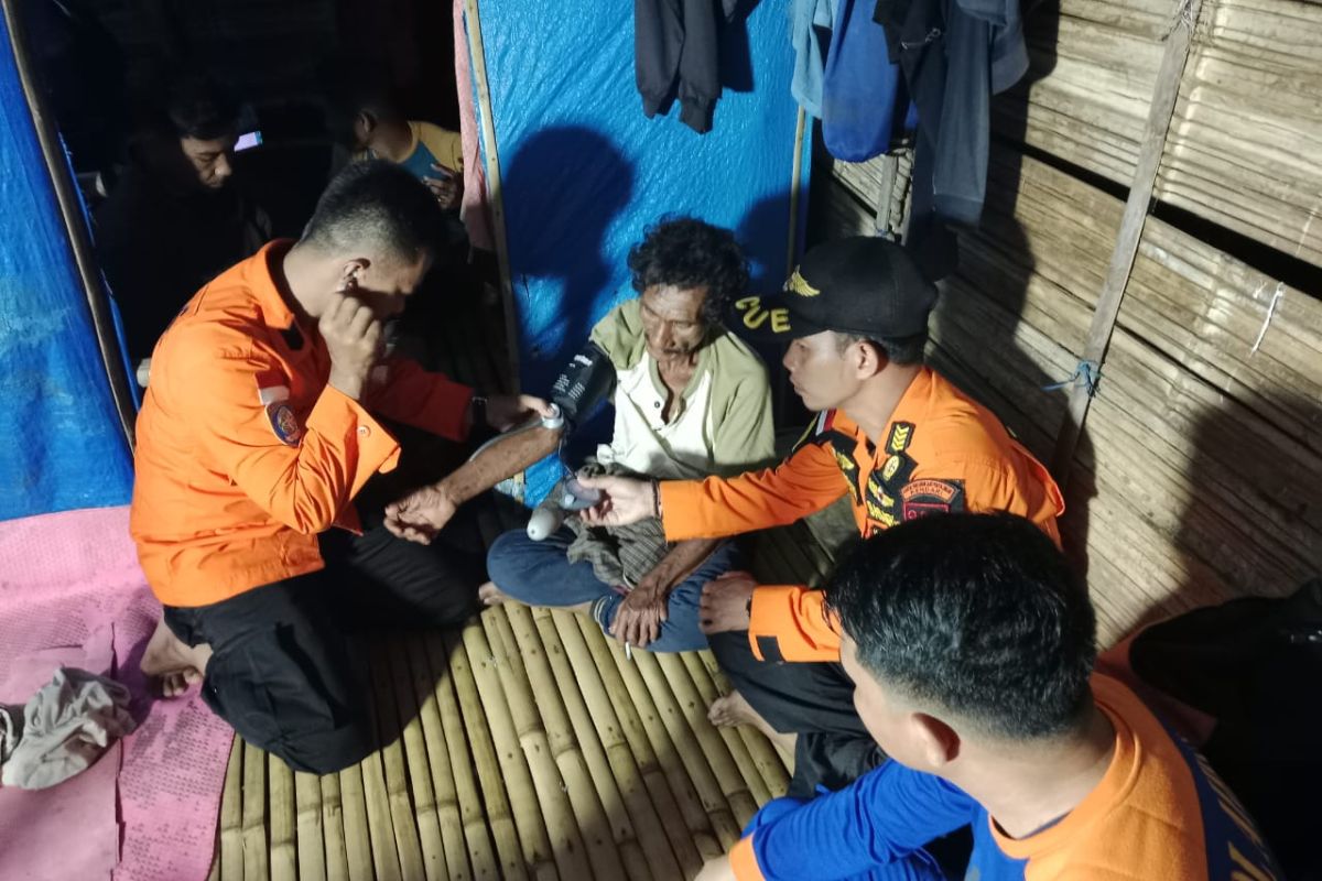 Basarnas evakuasi pria 55 tahun yang hilang di Pulau Padamarang
