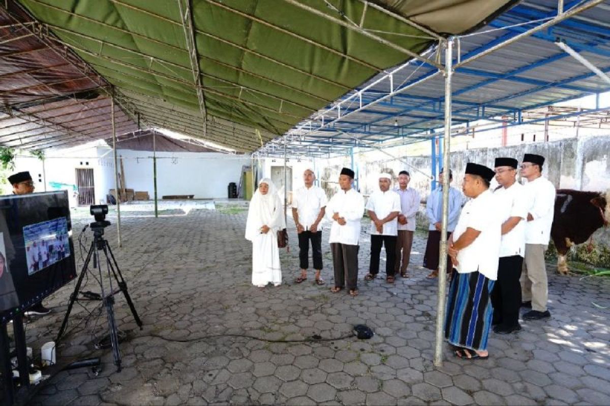 Pemkab Banyuwangi salurkan 60 ekor hewan kurban ke ponpes