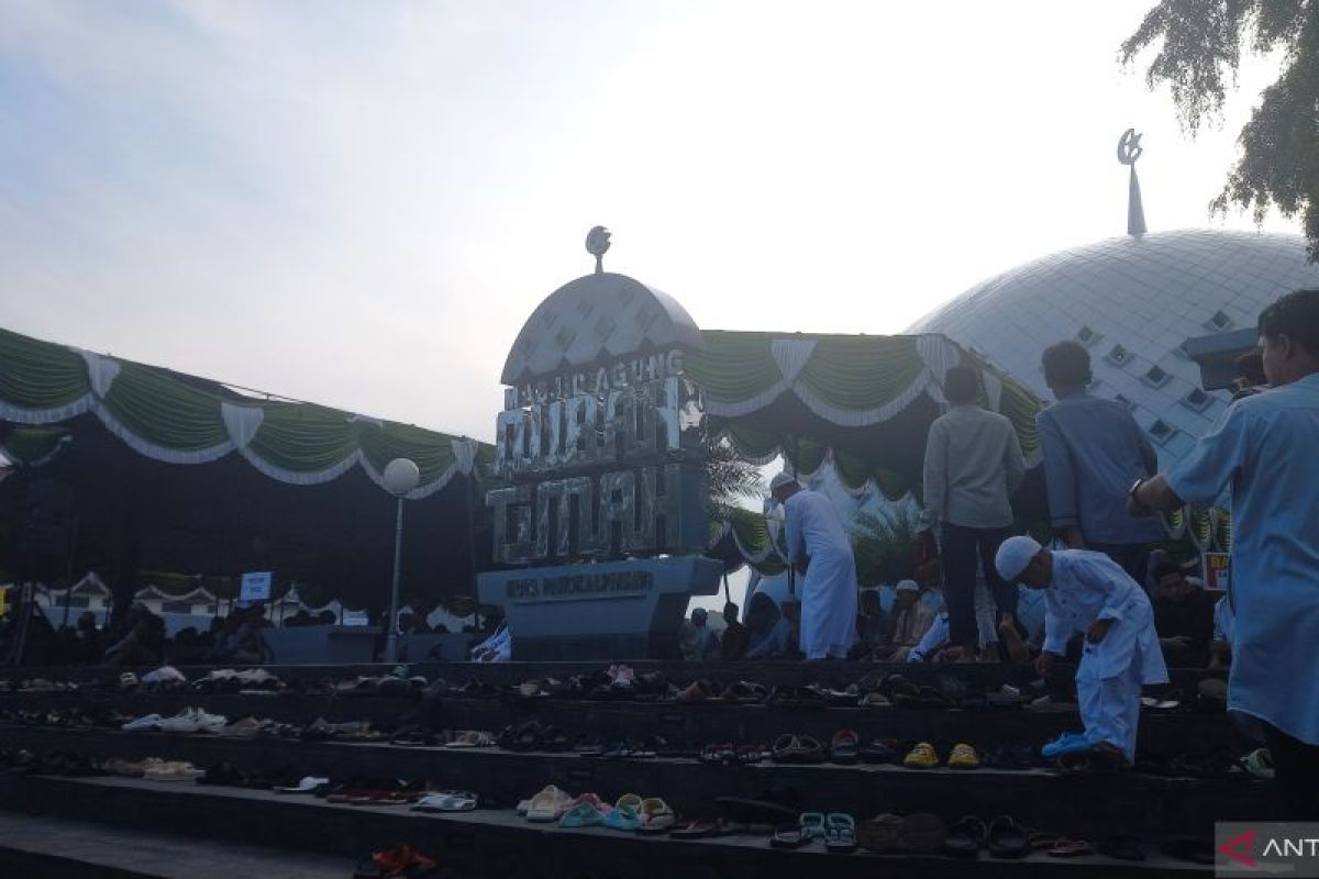 Ribuan warga laksanakan shalat Idul Adha di Masjid Kubah Timah