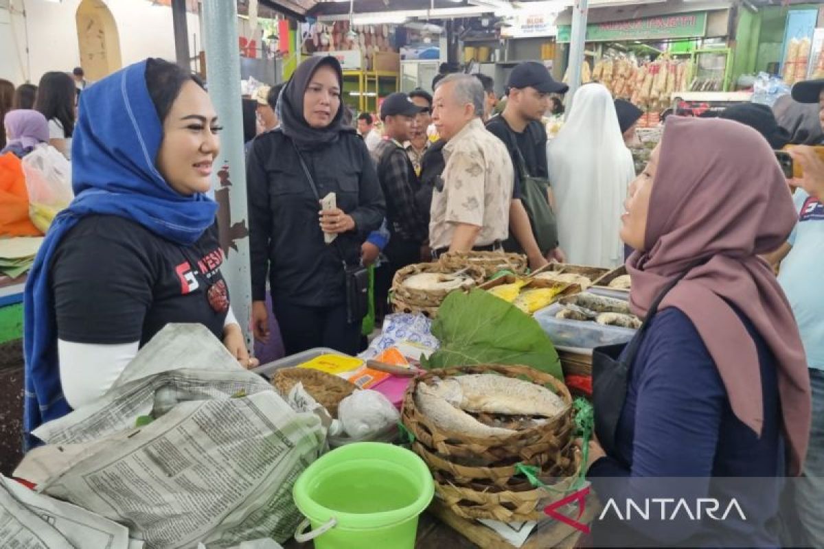 Kandidat  bakal calon Wali Kota Surakarta mulai jaring suara warga