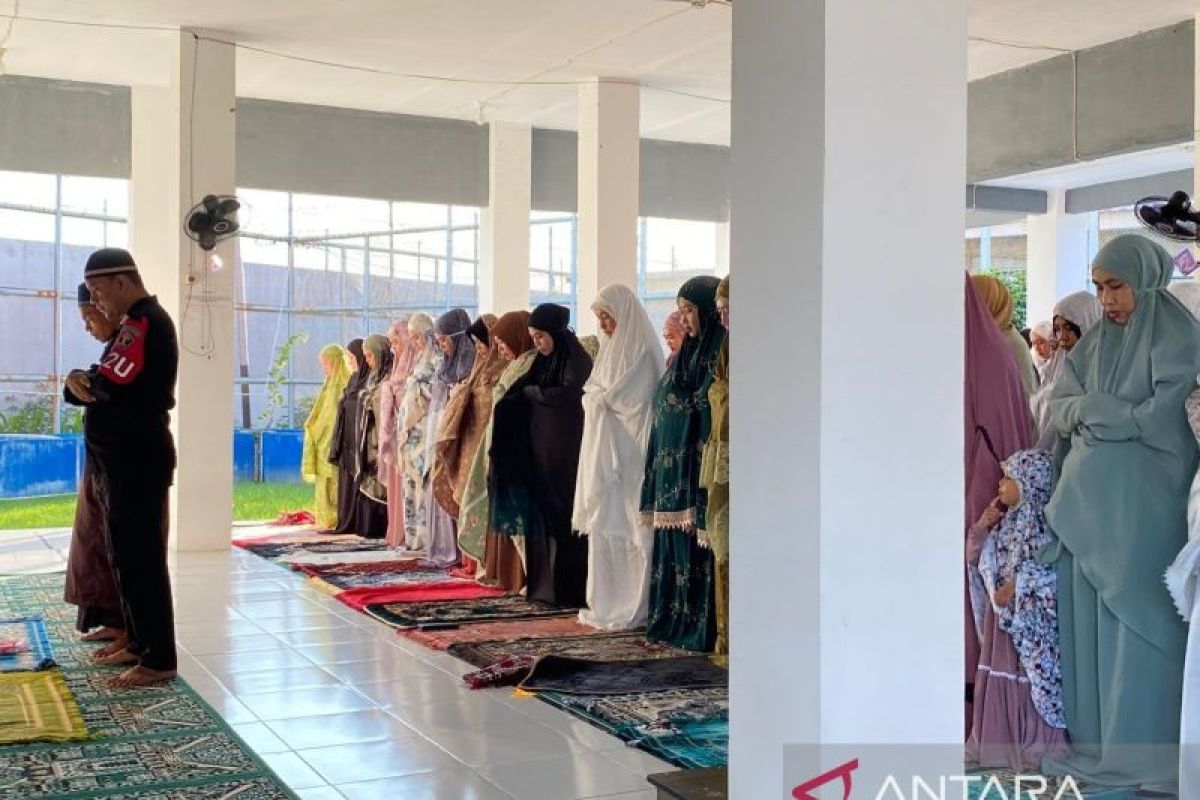 Warga Binaan Lapas Perempuan laksanakan Shalat Idul Adha