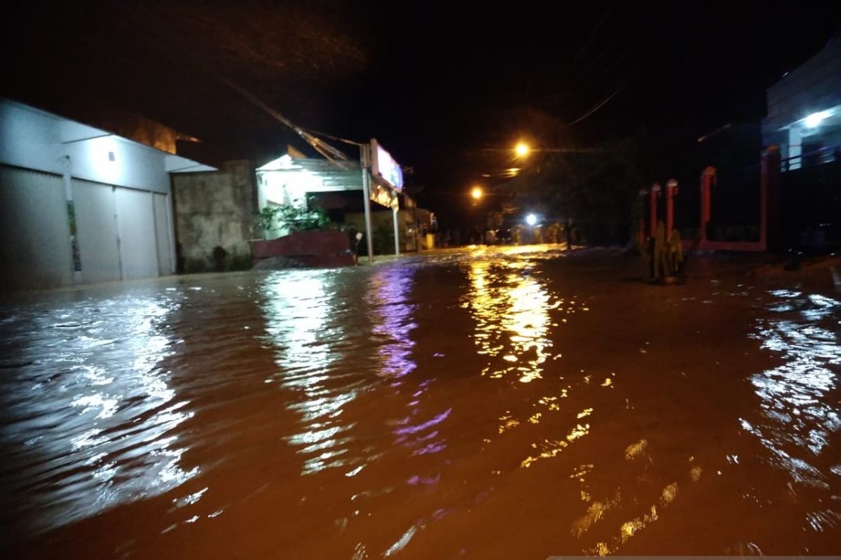 Dinihari jelang Idul Adha, warga OKU kembali kena banjir