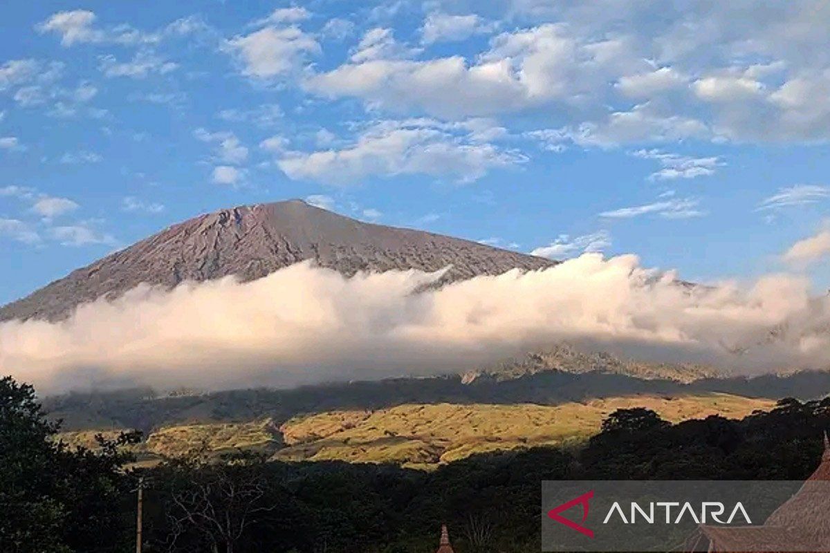 Seruan mendaki nol sampah menggaung di Gunung Rinjani