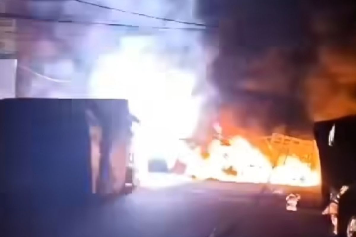 Ruko di Pasar Royal Kota Serang terbakar