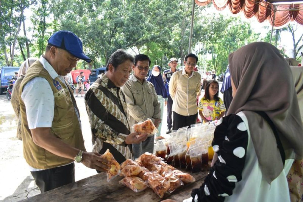 Pasar murah jelang Idul Adha di OKI, beras dan migor cuma ditebus
