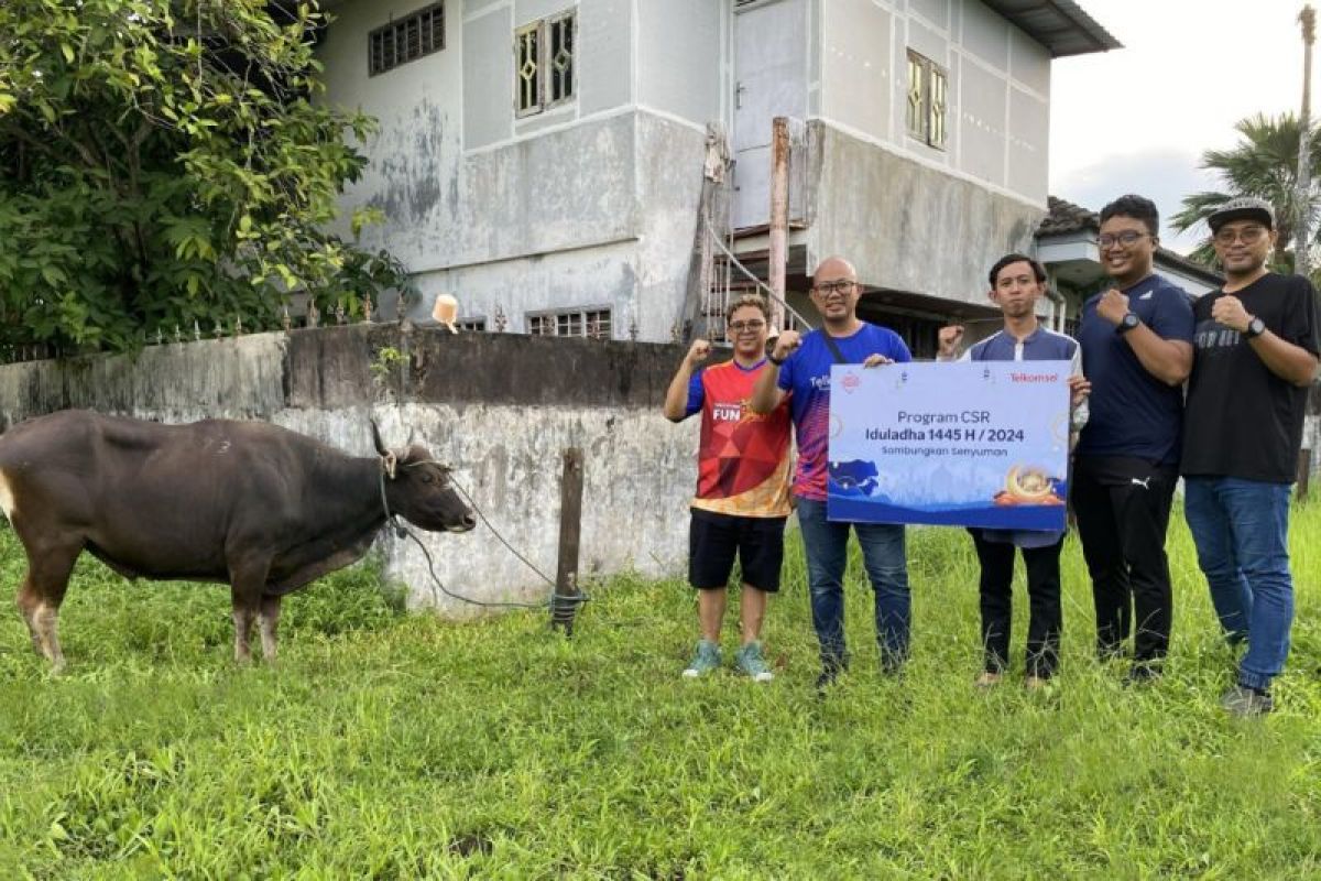 Telkomsel salurkan 710 hewan kurban ke masyarakat