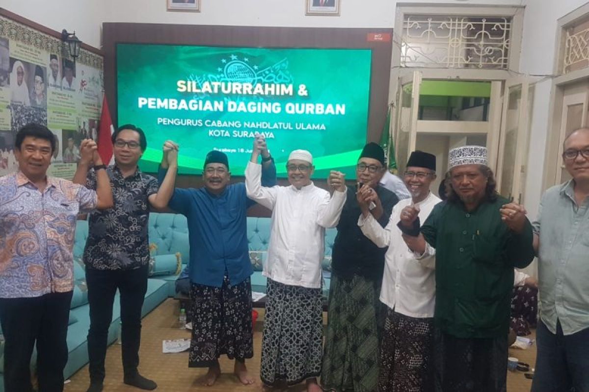 PCNU Surabaya bagikan daging kurban kepada warga non-Muslim