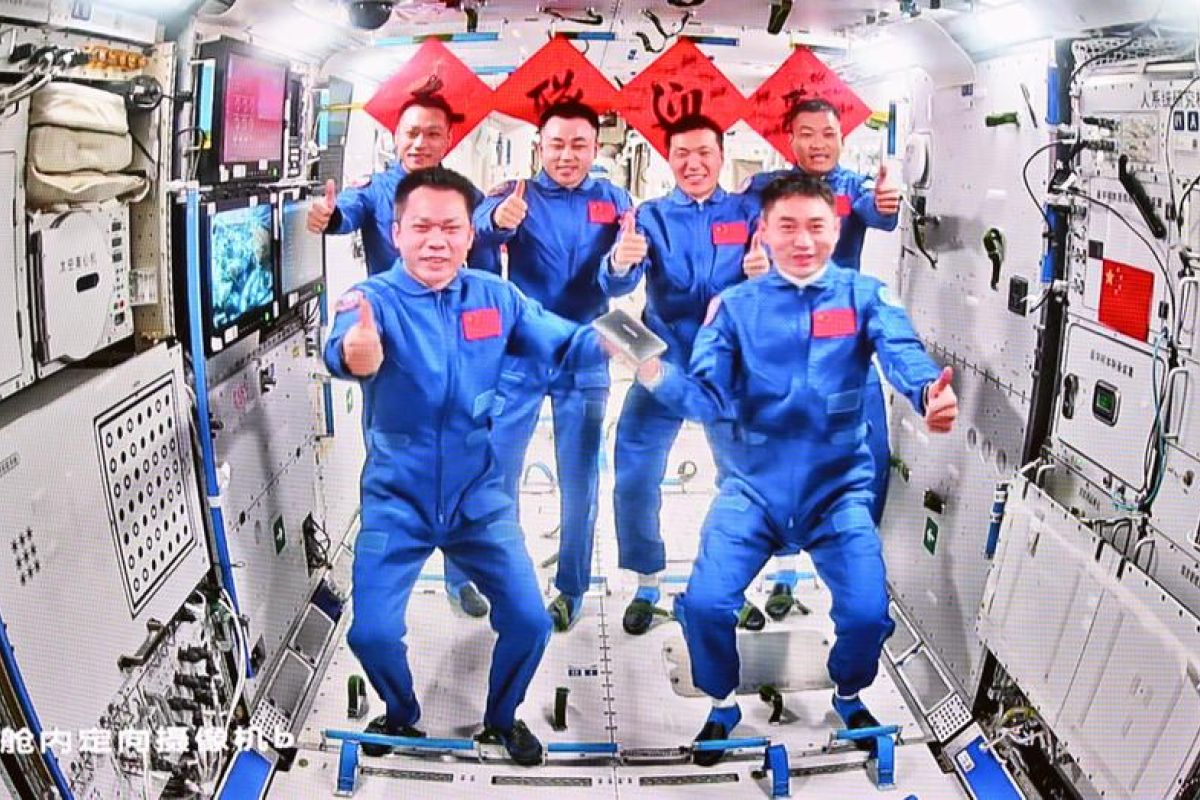 Astronaut China rampungkan uji coba kekuatan dan kemampuan otot ...