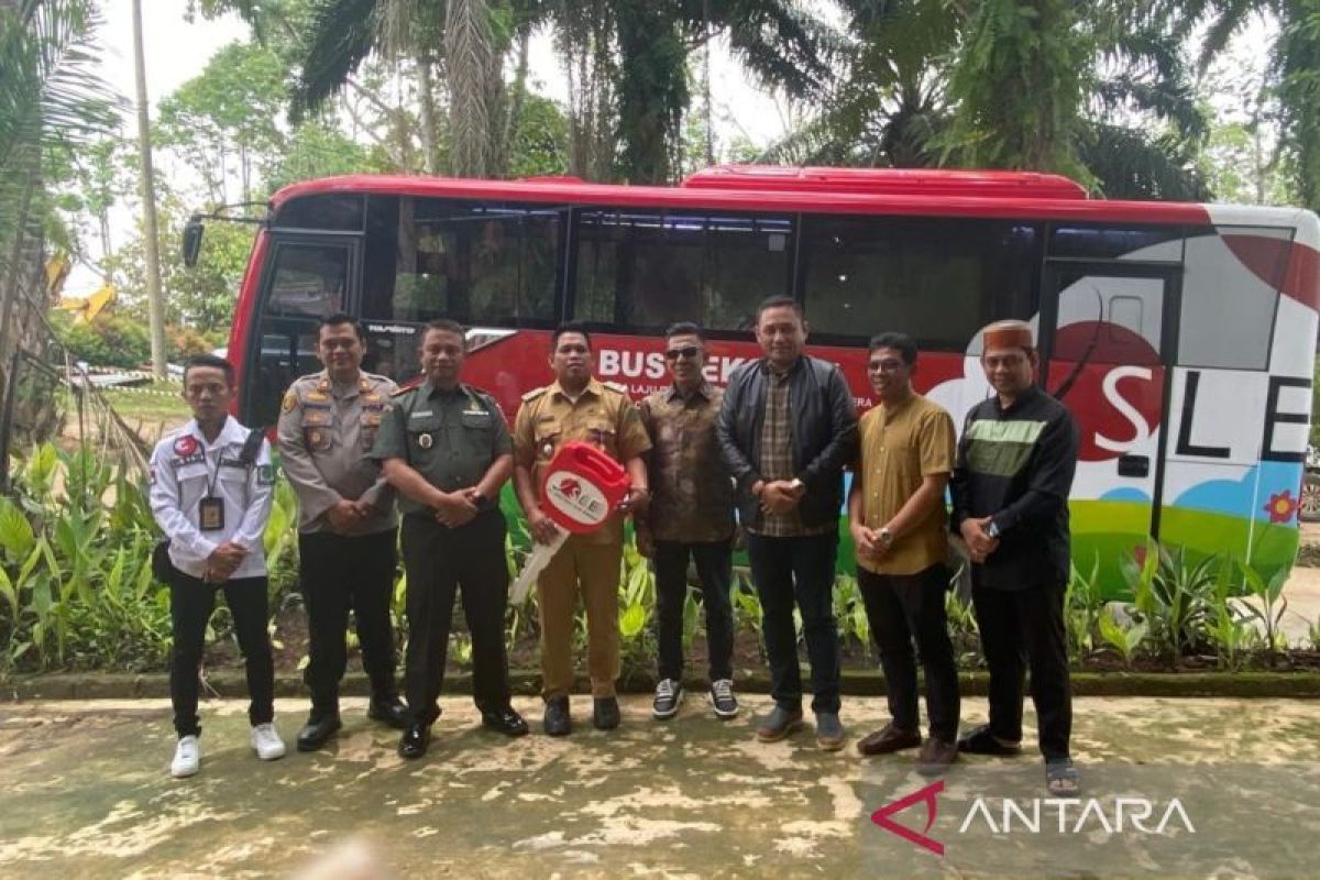 Bus sekolah hibah perusahaan mudahkan akses ke sekolah di Desa Batuah