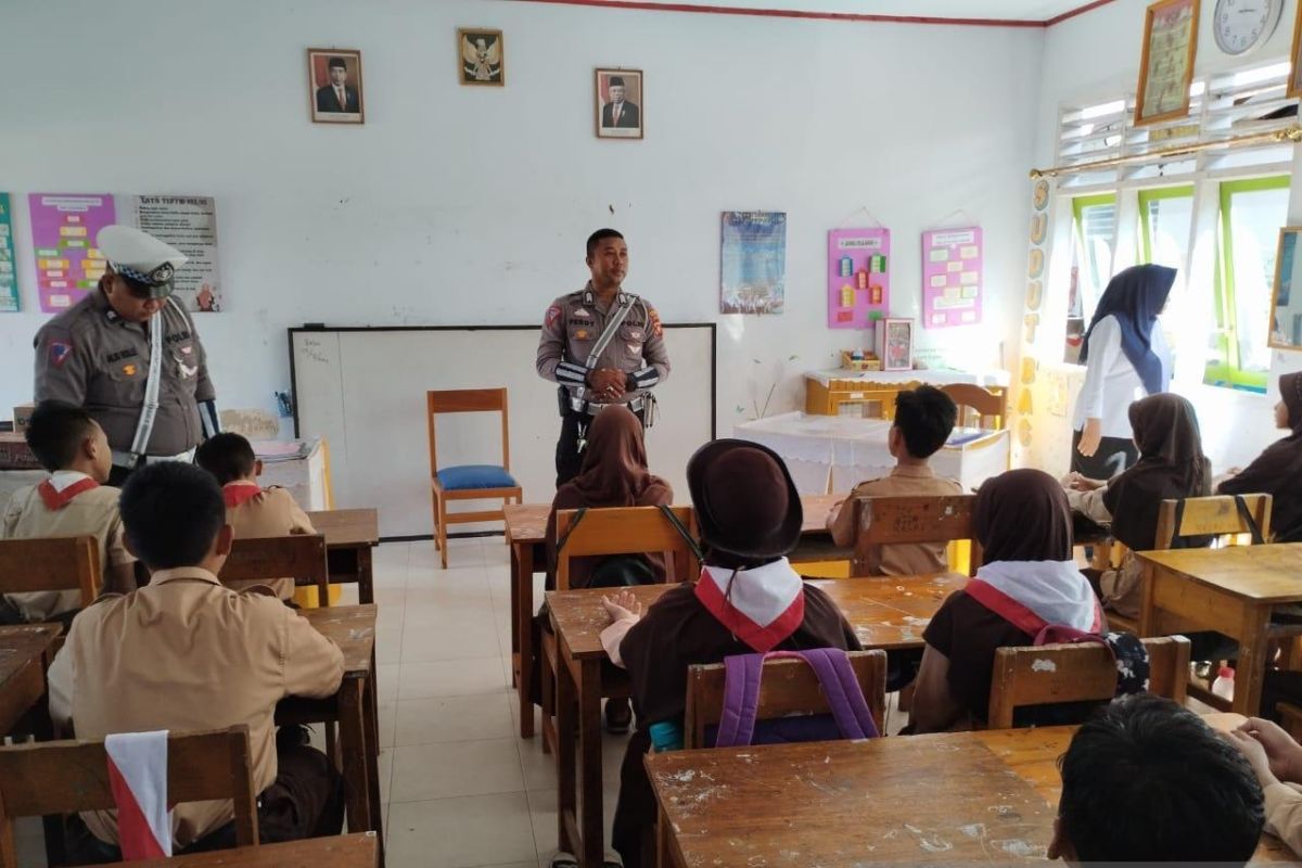 Polisi di Gorontalo gencar edukasi pelajar soal keselamatan berlalu lintas