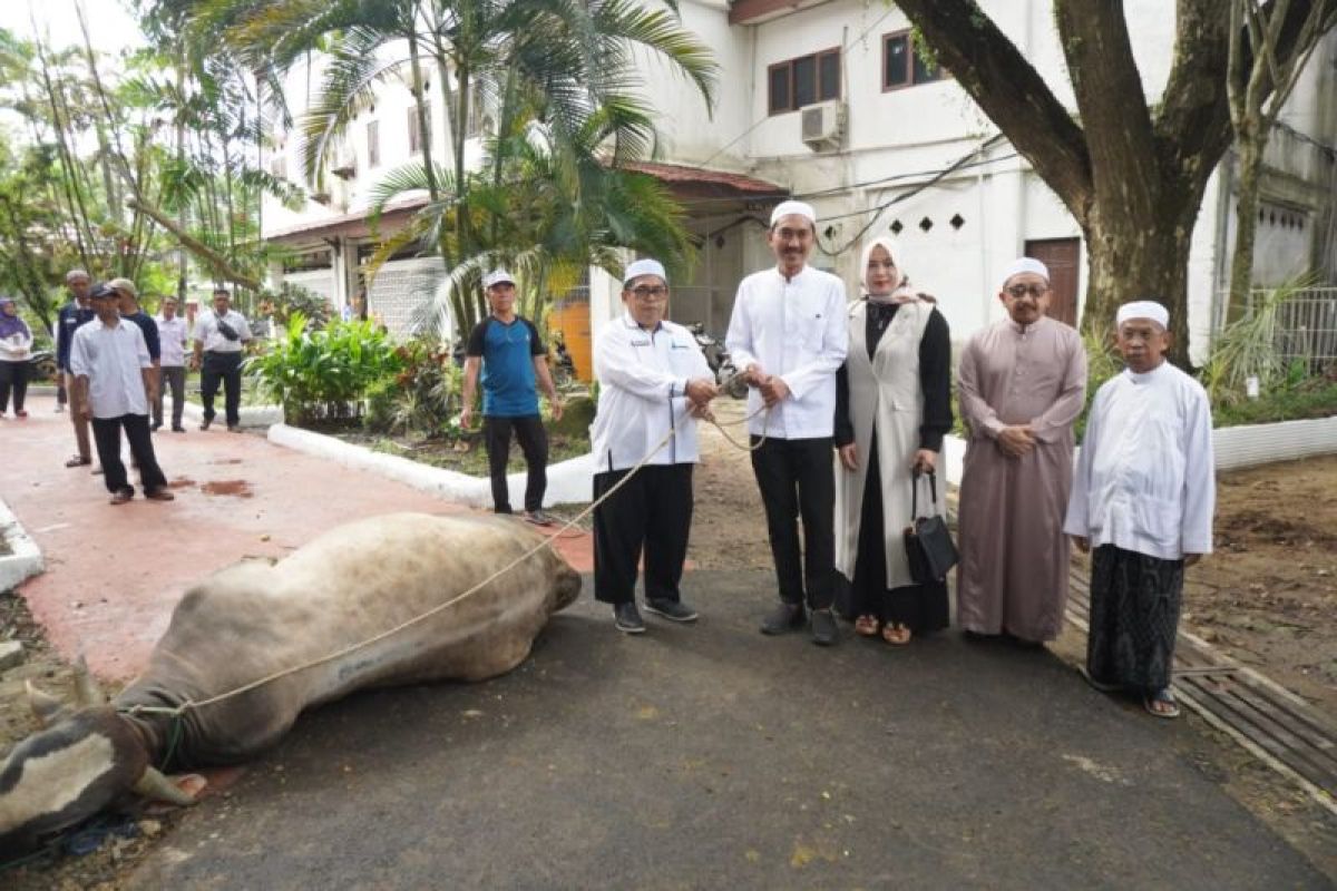 Pemkab Banjar bagikan ratusan kantong daging kurban bagi masyarakat