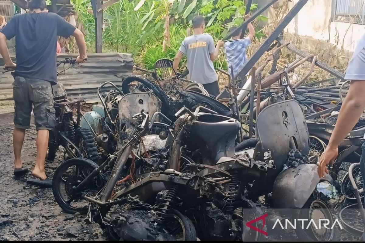 BPBD padamkan bengkel terbakar di Nagan Raya, 10 motor terbakar