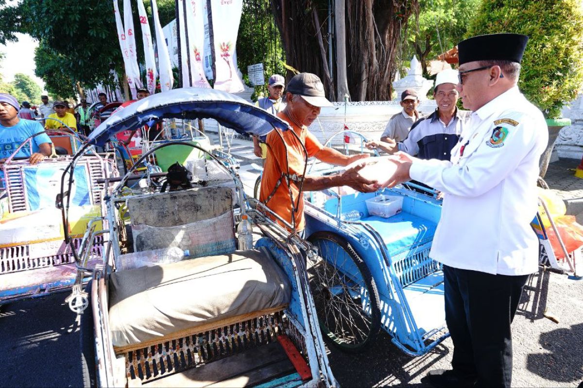 ASN Banyuwangi gotong royong salurkan ratusan paket daging kurban