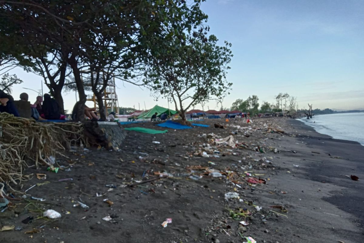 Tegas!! DLH Mataram beri sanksi warga buang sampah ke laut