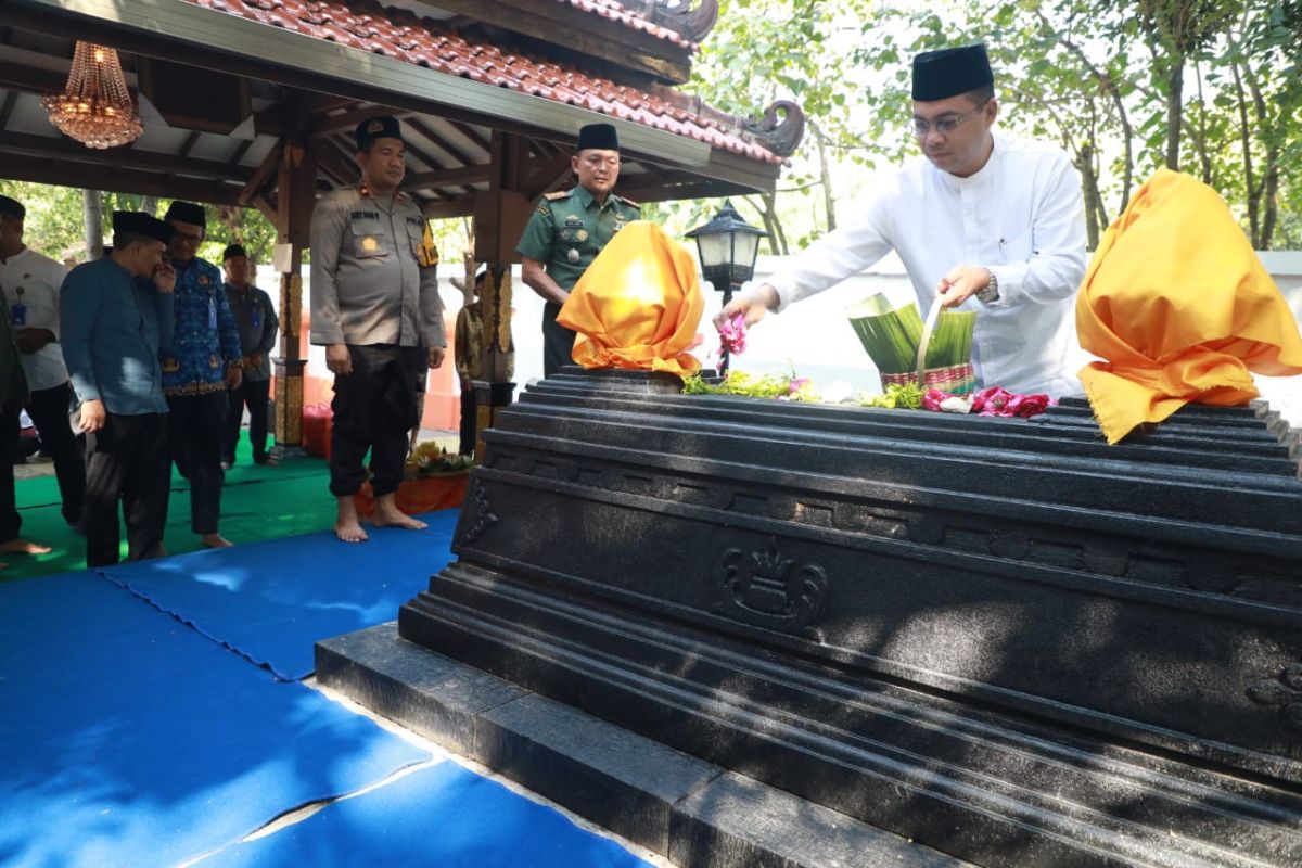 Pj Wali Kota Madiun bersama forkopimda ziarah ke makam leluhur