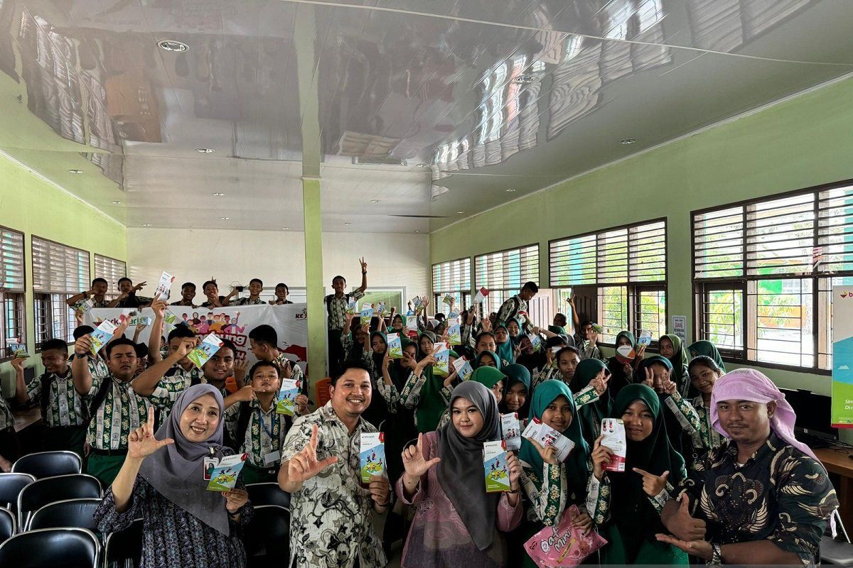 Setor Rp1000 ke BRK Syariah Pekanbaru Arifin Ahmad, pelajar langsung miliki Tabungan Simpel