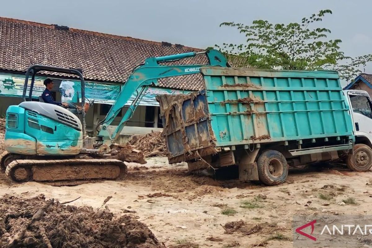 PGE Lumut Balai tuntaskan  pembukaan jalan usai banjir di OKU