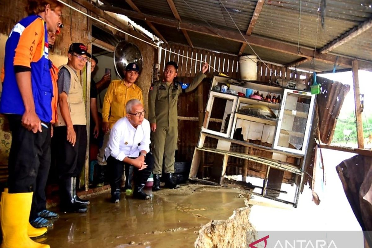 Penjabat Gubernur Gorontalo tinjau warga terdampak banjir