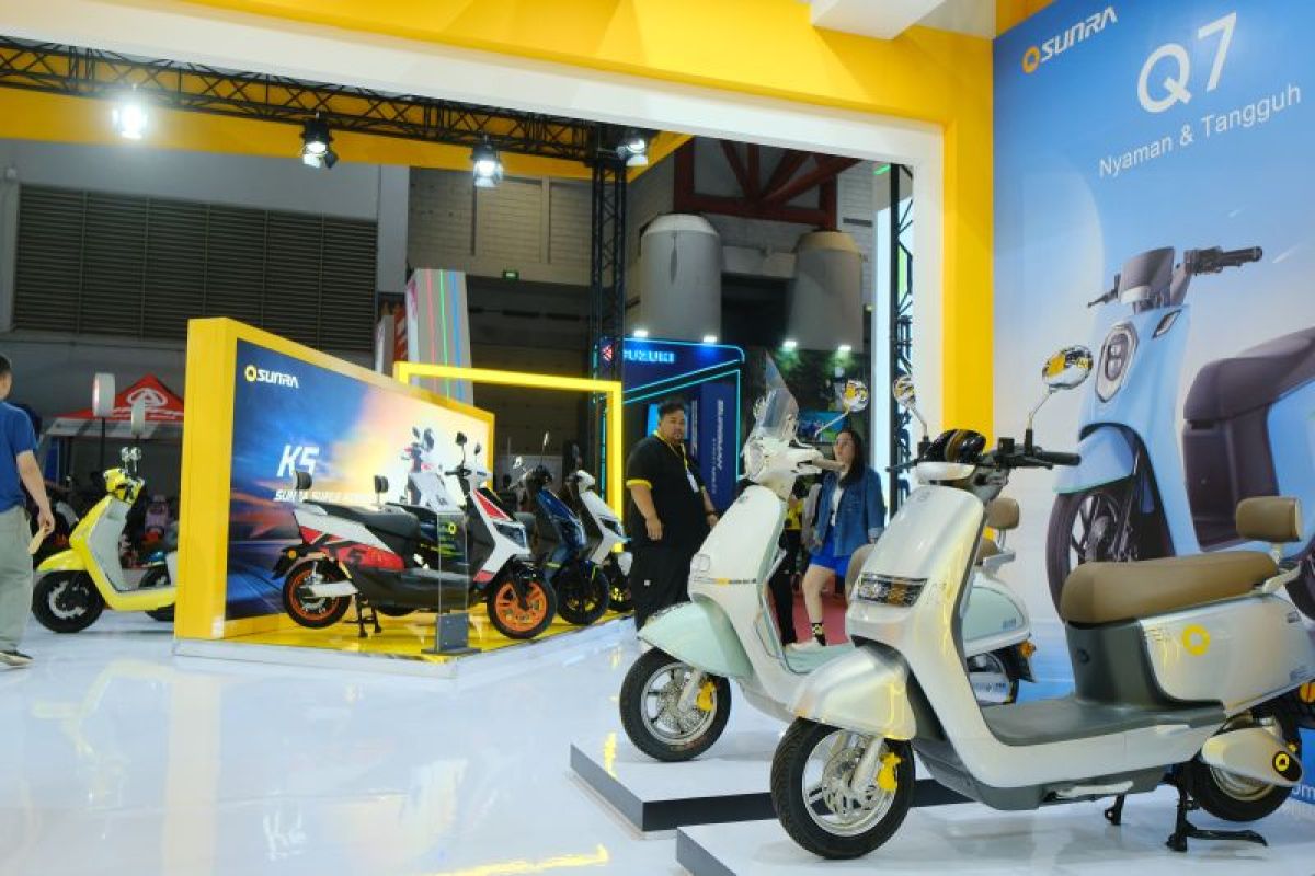 Sunra pamerkan sembilan sepeda motor listrik unggulan di Jakarta Fair
