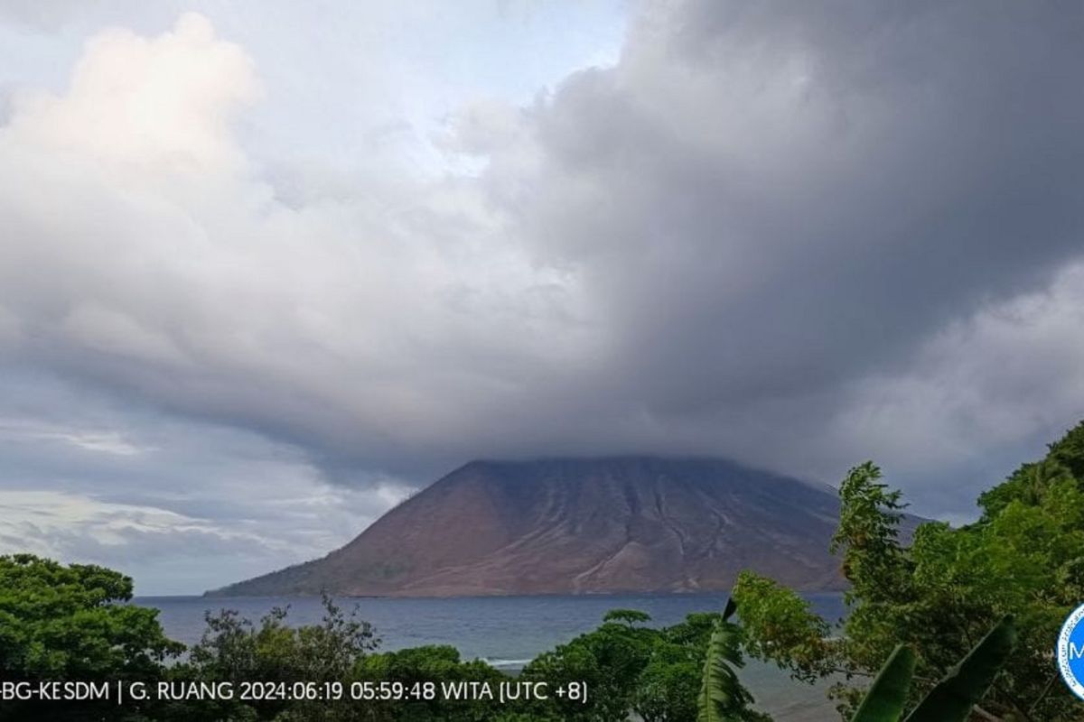 PVMBG catat 44 kali gempa embusan Gunung Ruang di Kepulauan Sitaro