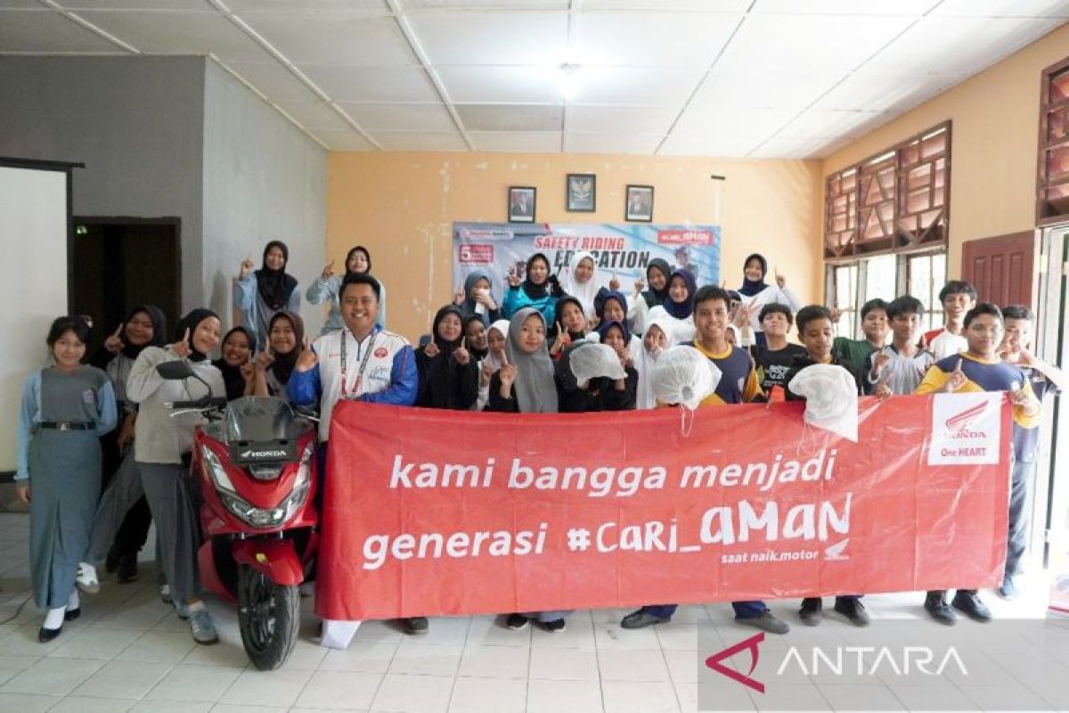 Honda Babel kembali berikan edukasi keselamatan berkendara ke siswa SMA PGRI Tanjung Pandan