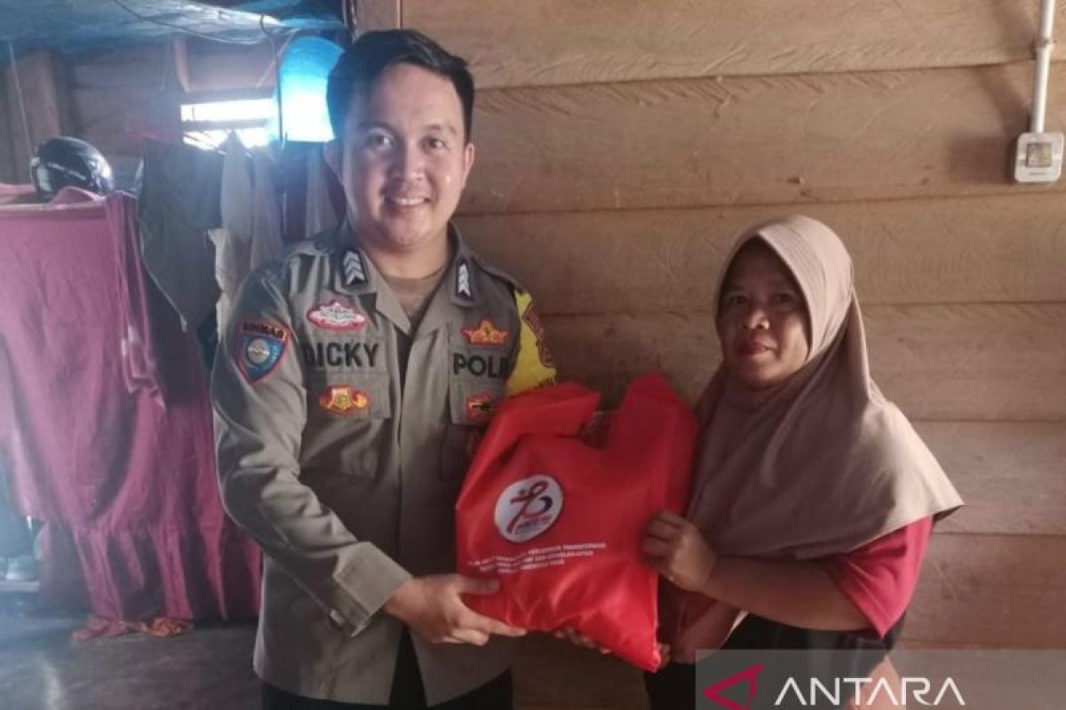 Polsek Payung salurkan bansos ke masyarakat kurang mampu