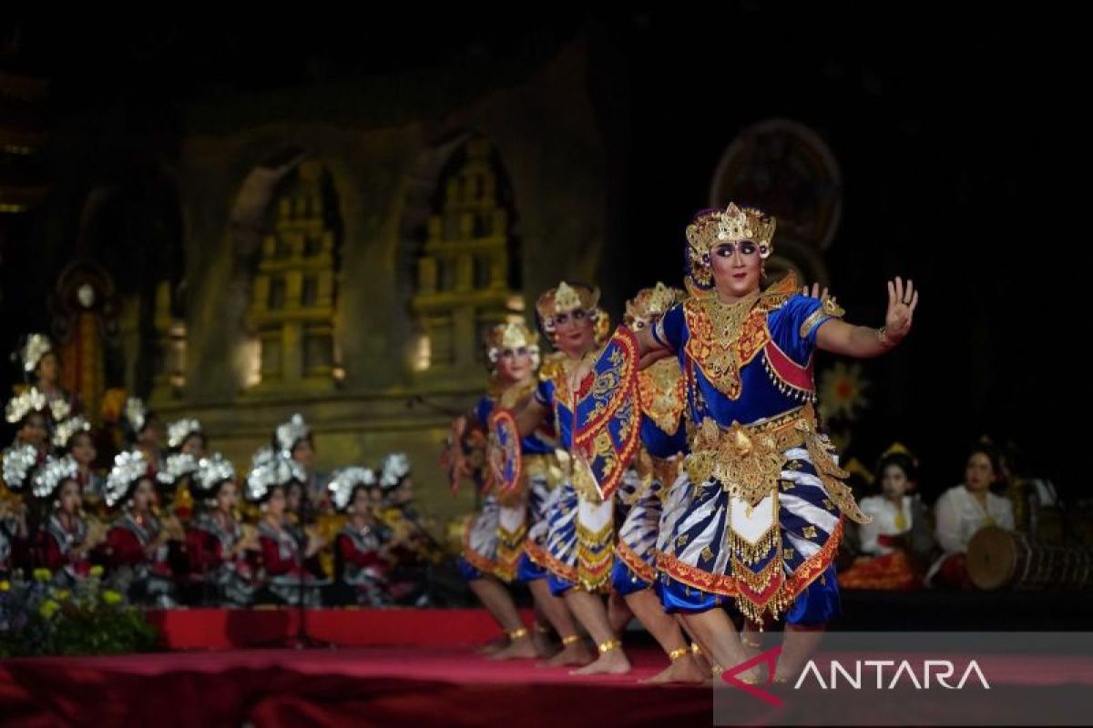 Sanggar Tari Wredhi Kumara Jaya Badung tampil memukau pada Pesta Kesenian Bali