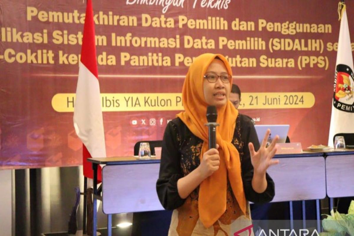 KPU Kulon Progo menggelar bimtek pemutakhiran data pemilih bagi PPK