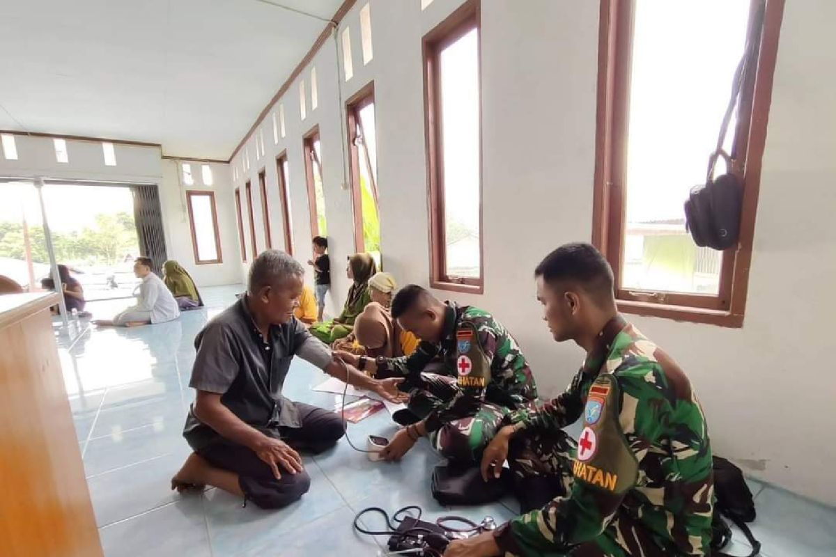 TNI berikan layanan kesehatan lansia dan balita di batas RI-Malaysia