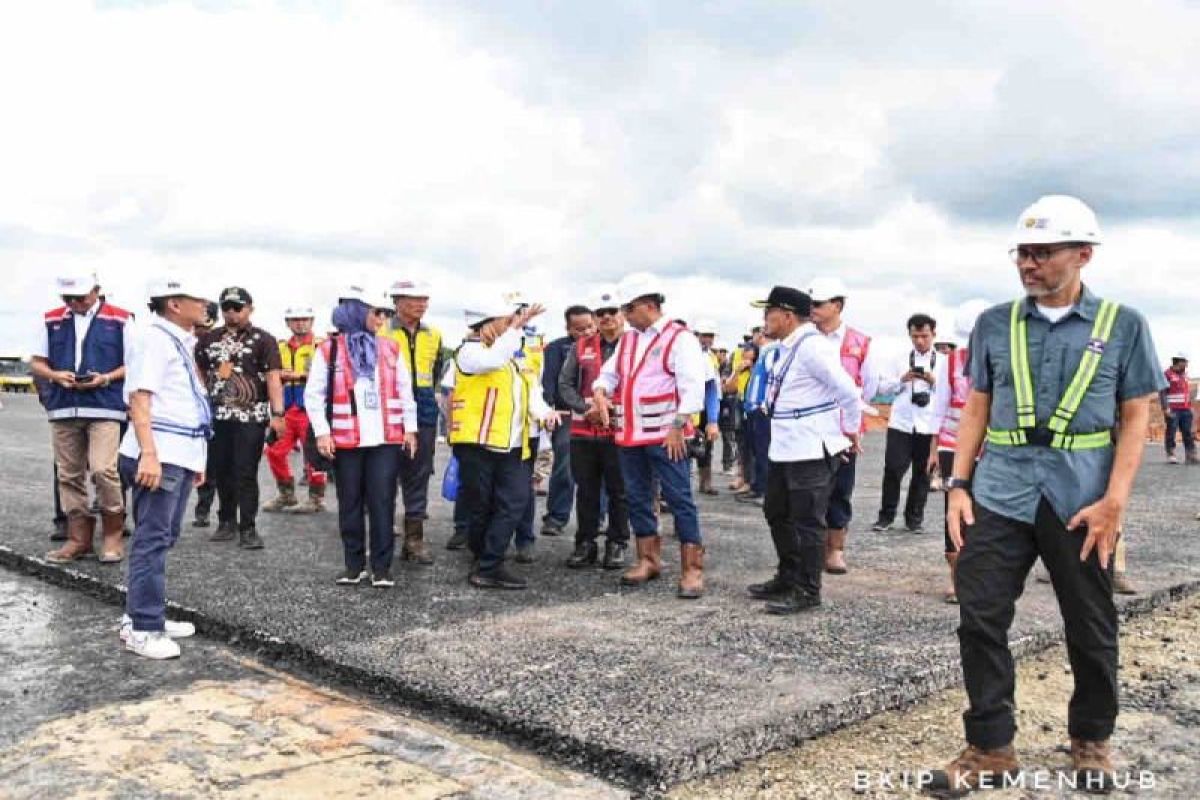 Menteri RI meninjau kemajuan Bandara Nusantara