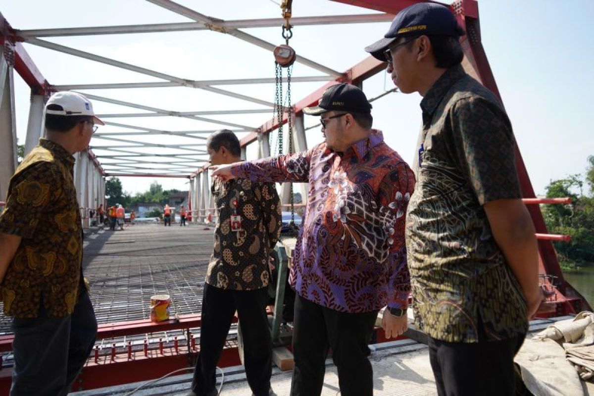 Pemkab Kediri sebut jembatan jongbiru beroperasi mulai Juli