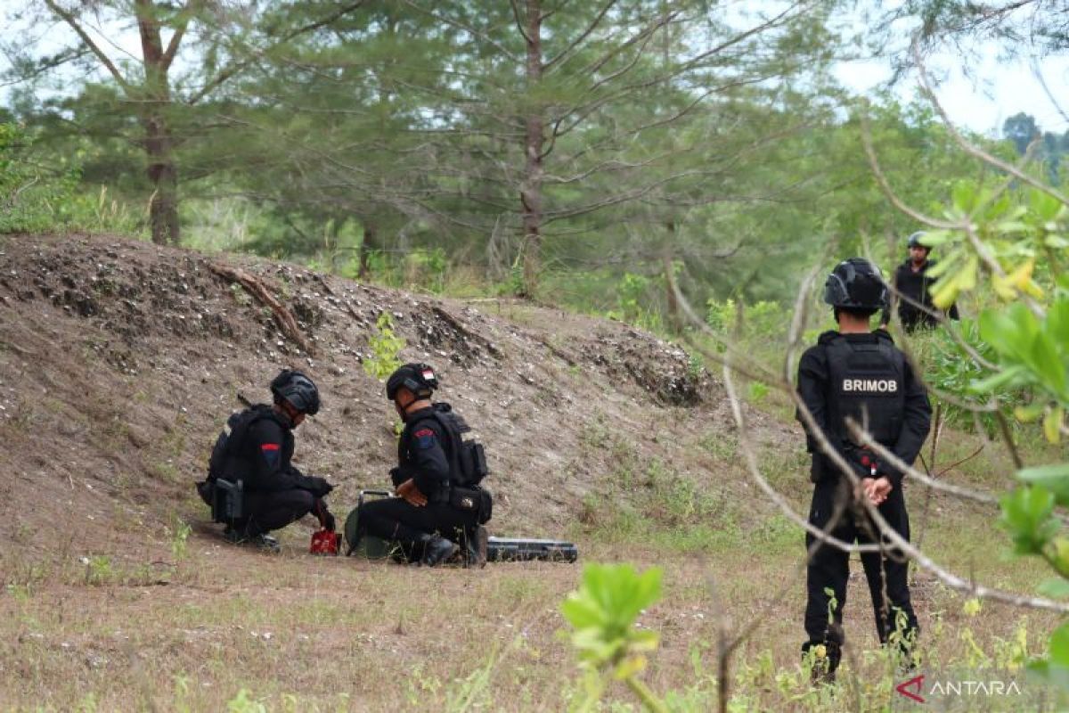 Brimob Polda Babel ledakkan satu buah mortir temuan nelayan di Belitung