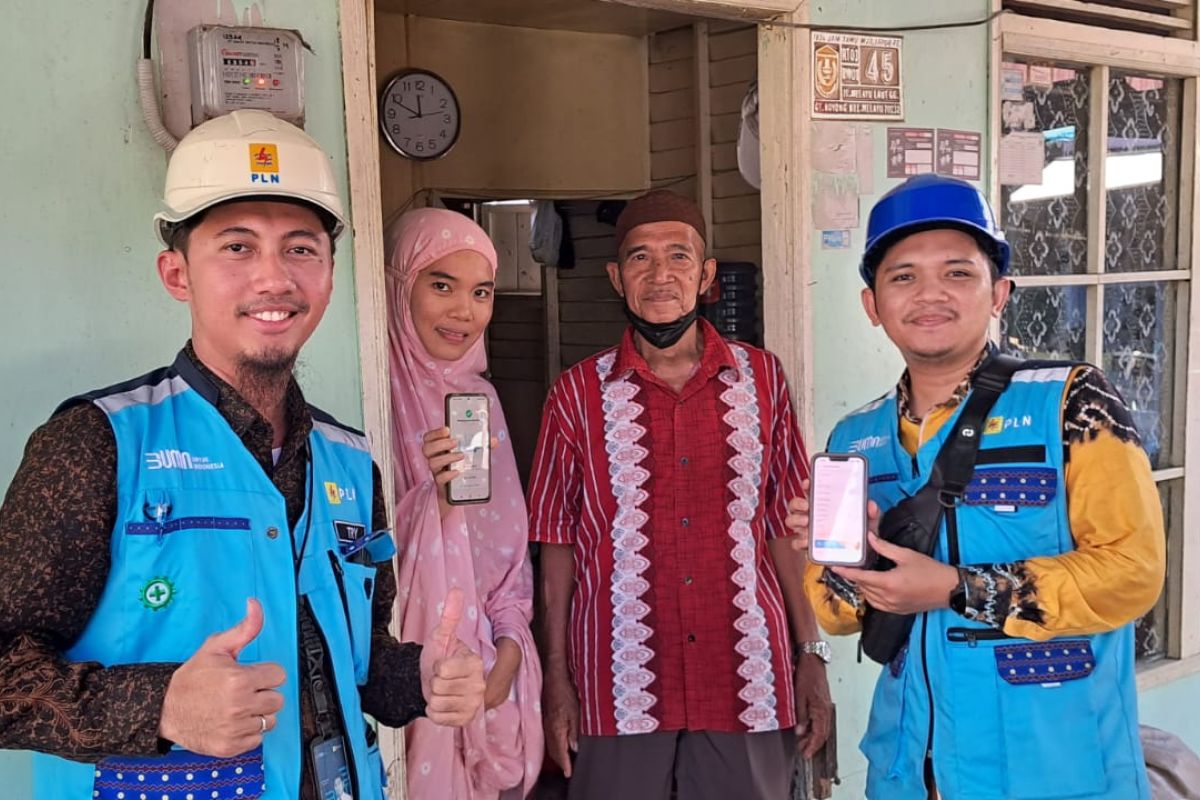 Foto - Petugas PLN UID Kalselteng lakukan GASAX secara humanis