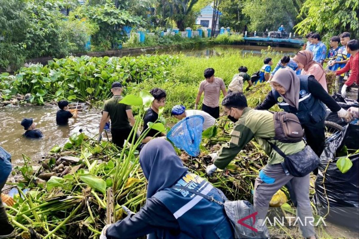 Pemuda Bakti Banua bersihkan 1,27 ton sampah di Sungai Belitung