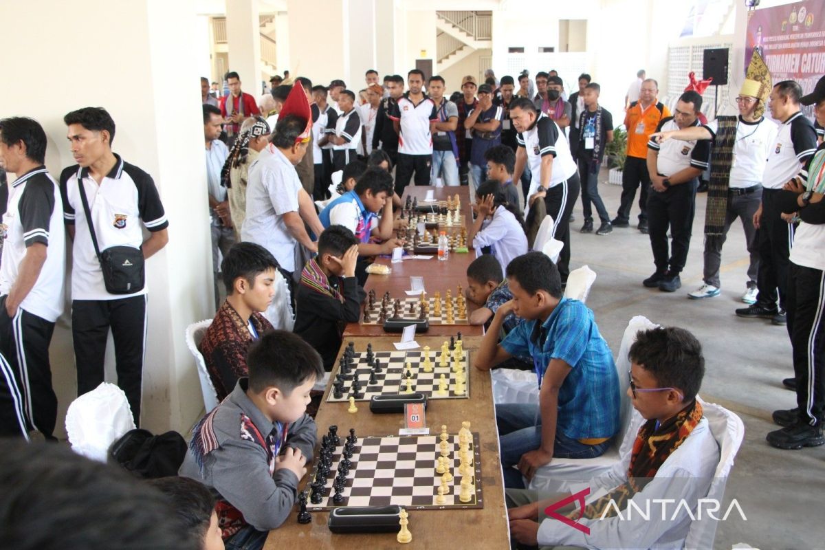 292 peserta ramaikan turnamen catur sambut HUT Polri di  NTT