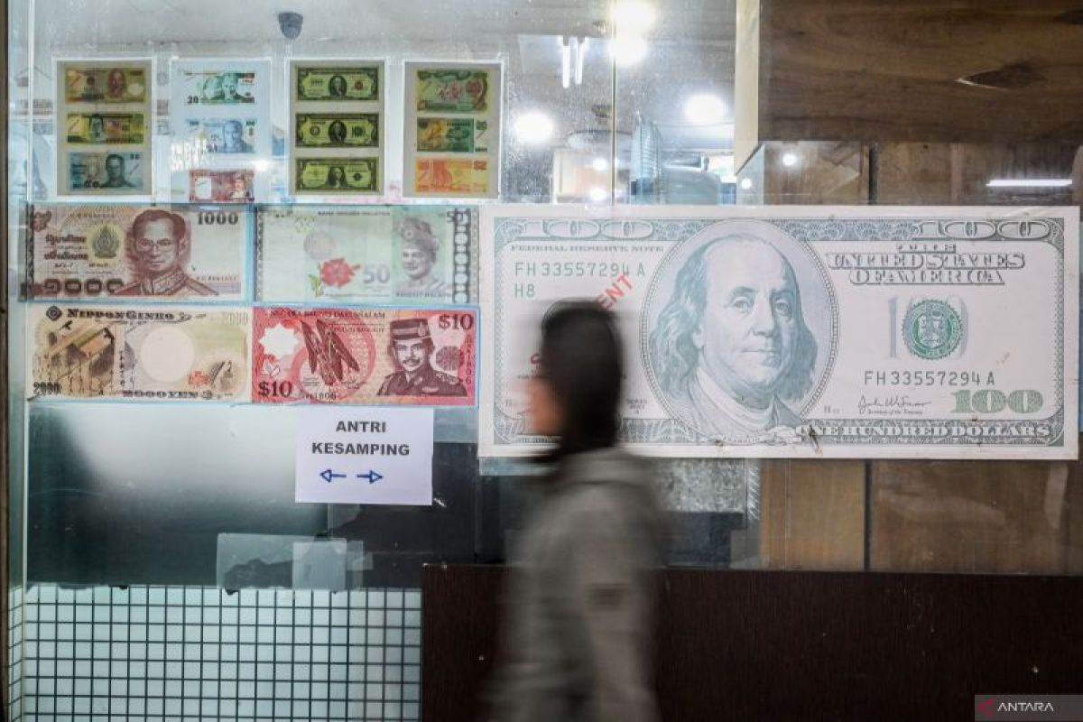 Rupiah menanjak sejalan dengan sinyal dovish dari The Fed