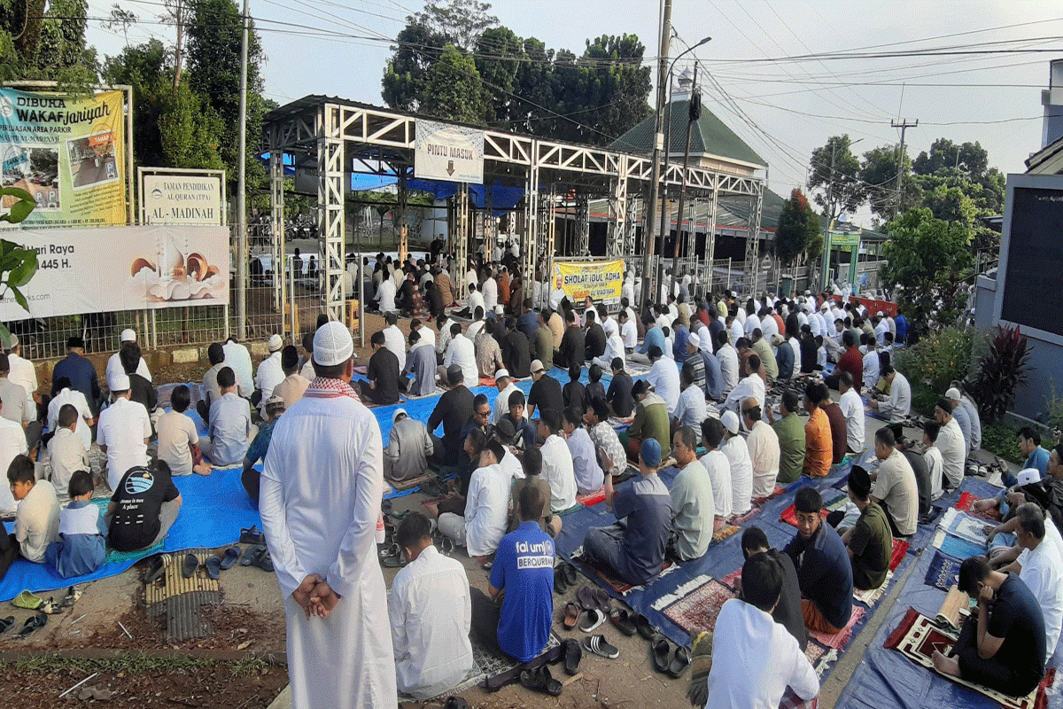 Idul Adha bersama Masjid Al-Madinah bagikan 2.000 paket daging kurban