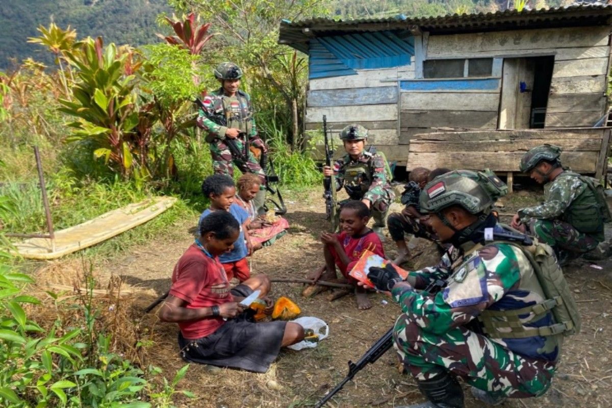 Koops Habema lakukan pengobatan keliling Distrik Sugapa Intan Jaya